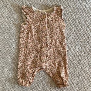 Darling H&M baby girl romper for fall! Size NB